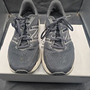 New Balance Men's Black and‎ White Athletic Shoes
